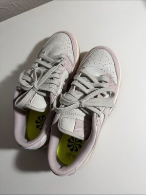 Nike Women's Sneakers White and Light Pink